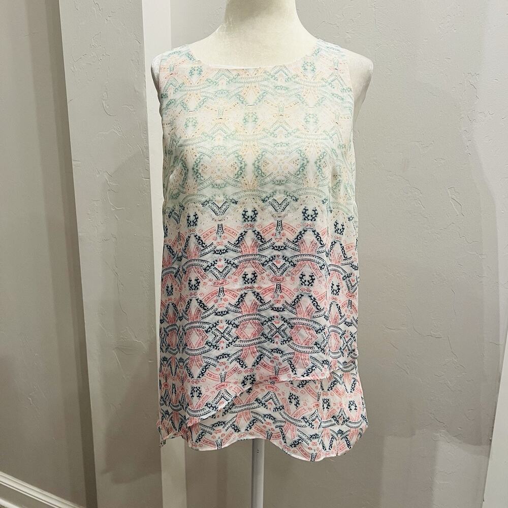 Cabi Style Women's White Pink Mosaic Print Sleeveless Tiered Blouse S (A0127)